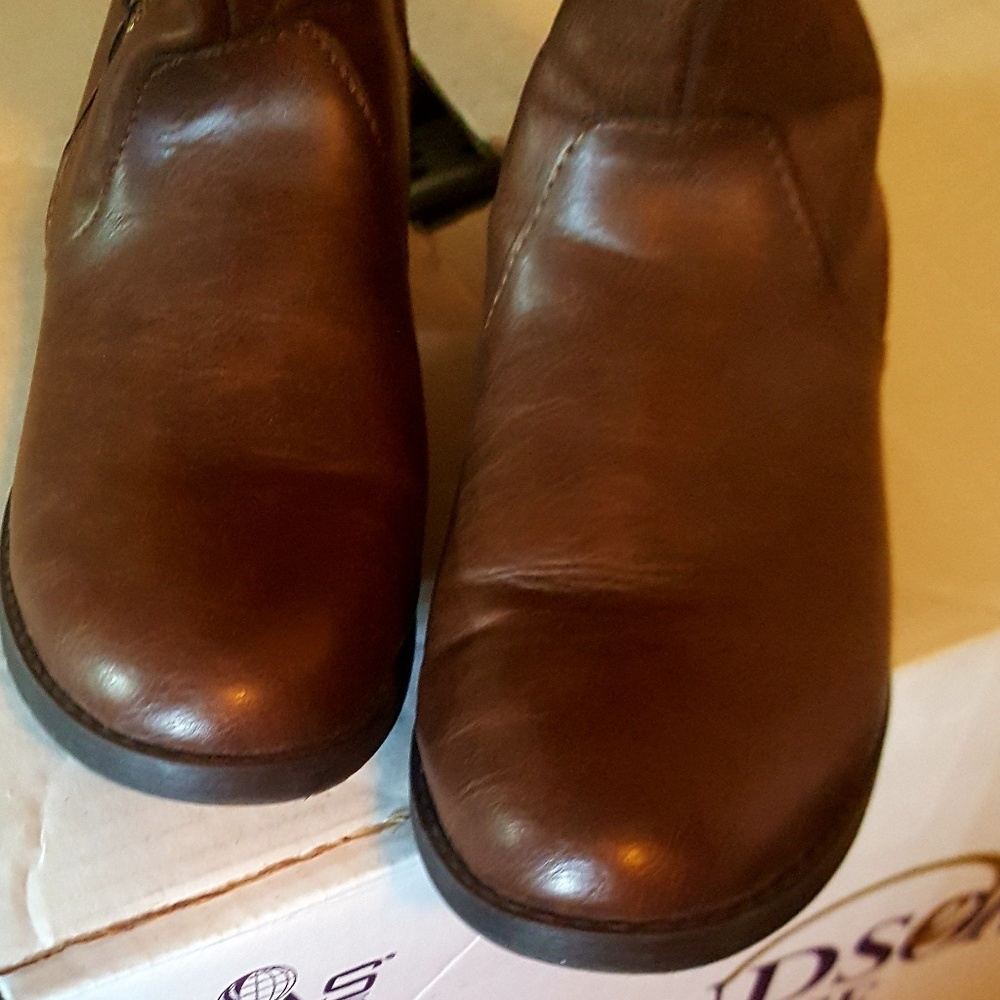 Boots - Picture 2 of 7